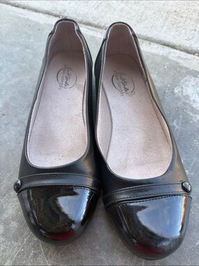 Life Stride Black Patent Cap-Toe Ballet Flats